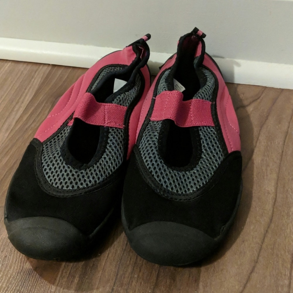 Never worn watershoes
